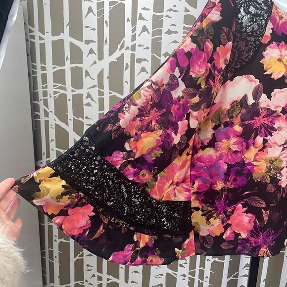 Jennifer Lopez Floral & Lace Batwing Sleeve Blouse sz M - Picture 4 of 8